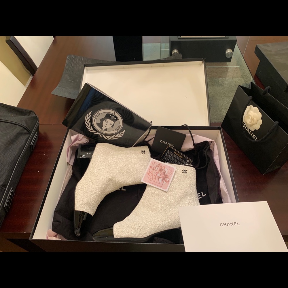 Chanel - Picture 14 of 16